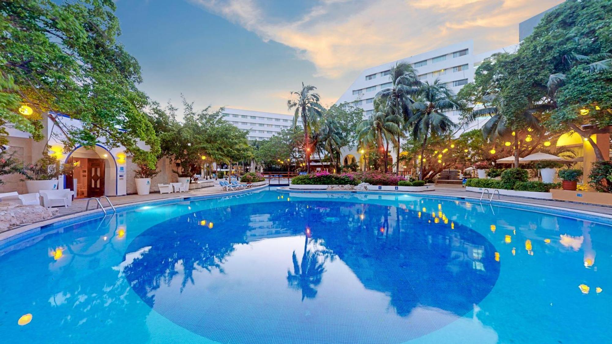 โอเอซิส ปาล์ม - ออล อินคลูซีฟ Hotel แคนคูน ภายนอก รูปภาพ
