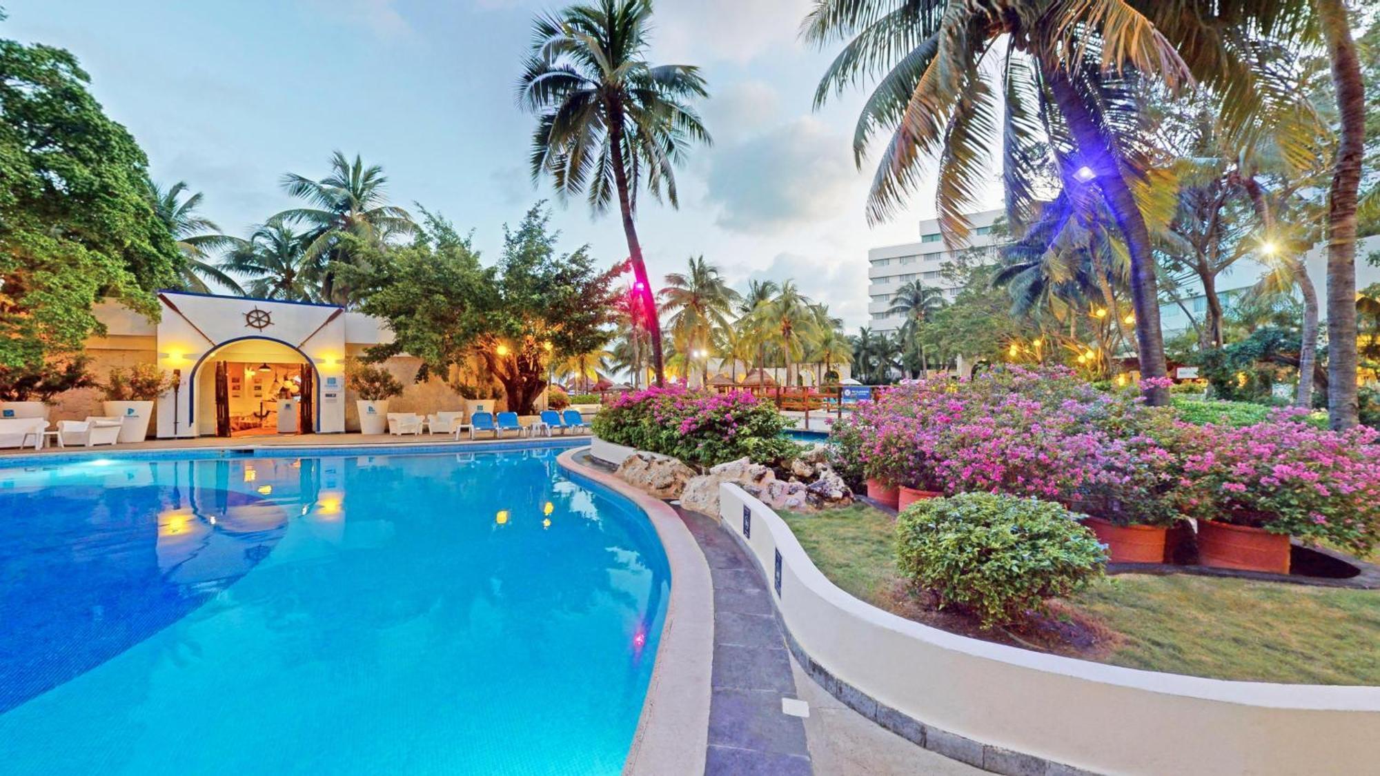 โอเอซิส ปาล์ม - ออล อินคลูซีฟ Hotel แคนคูน ภายนอก รูปภาพ